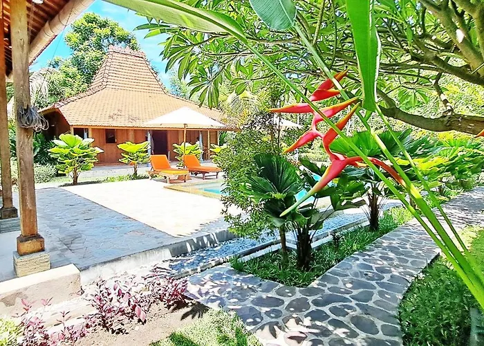 Le Petit Leon "authentic Traditional Wooden House"