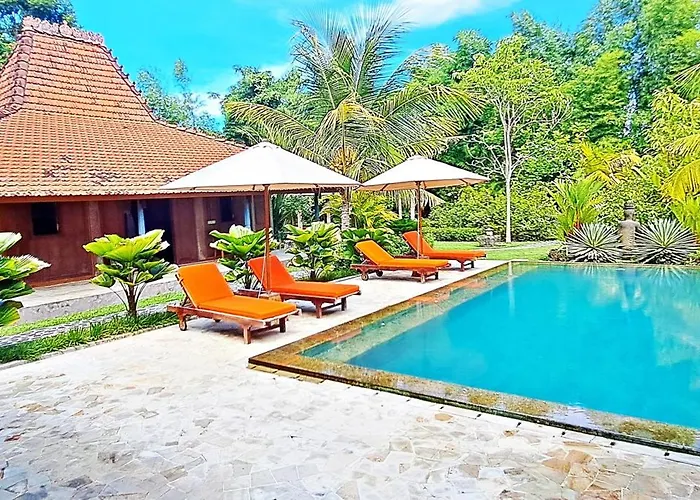 Le Petit Leon "authentic Traditional Wooden House" Pabean Buleleng