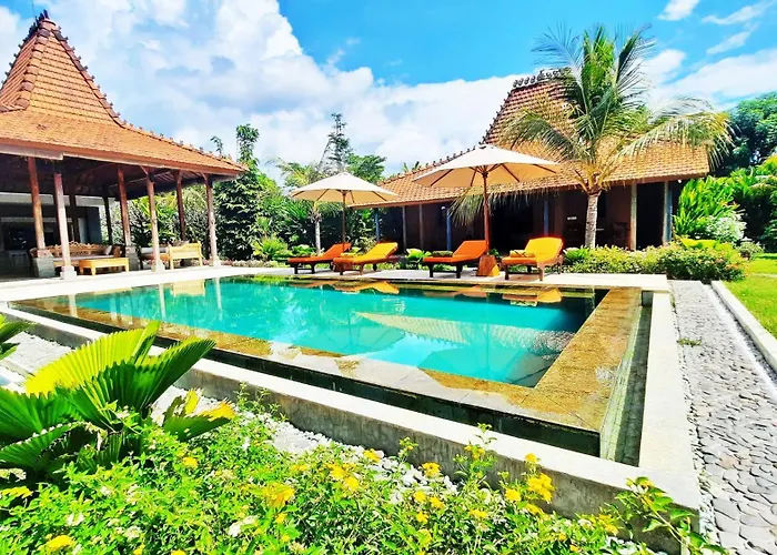 Le Petit Leon "authentic Traditional Wooden House" * Pabean Buleleng