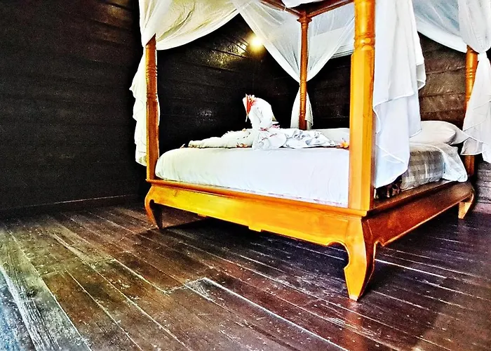 Le Petit Leon "authentic Traditional Wooden House" Séjour chez l'habitant Pabean Buleleng