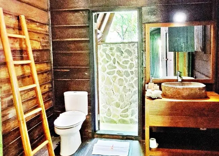 Séjour chez l'habitant Le Petit Leon "authentic Traditional Wooden House" *