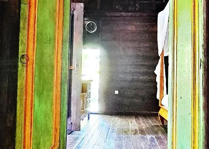 Séjour chez l'habitant Le Petit Leon "authentic Traditional Wooden House" *