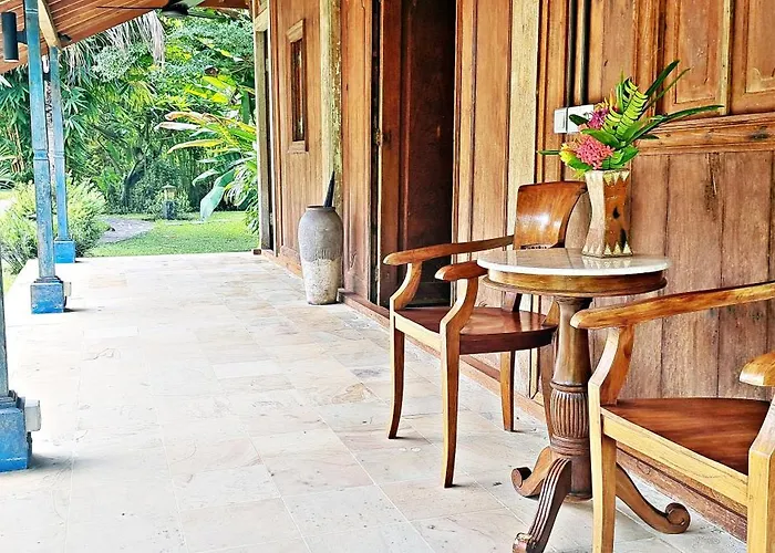 Le Petit Leon "authentic Traditional Wooden House" Pabean Buleleng