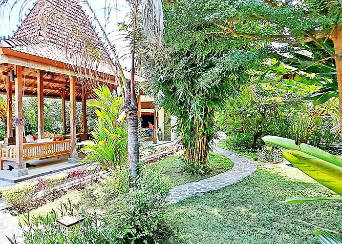 Le Petit Leon "authentic Traditional Wooden House"
